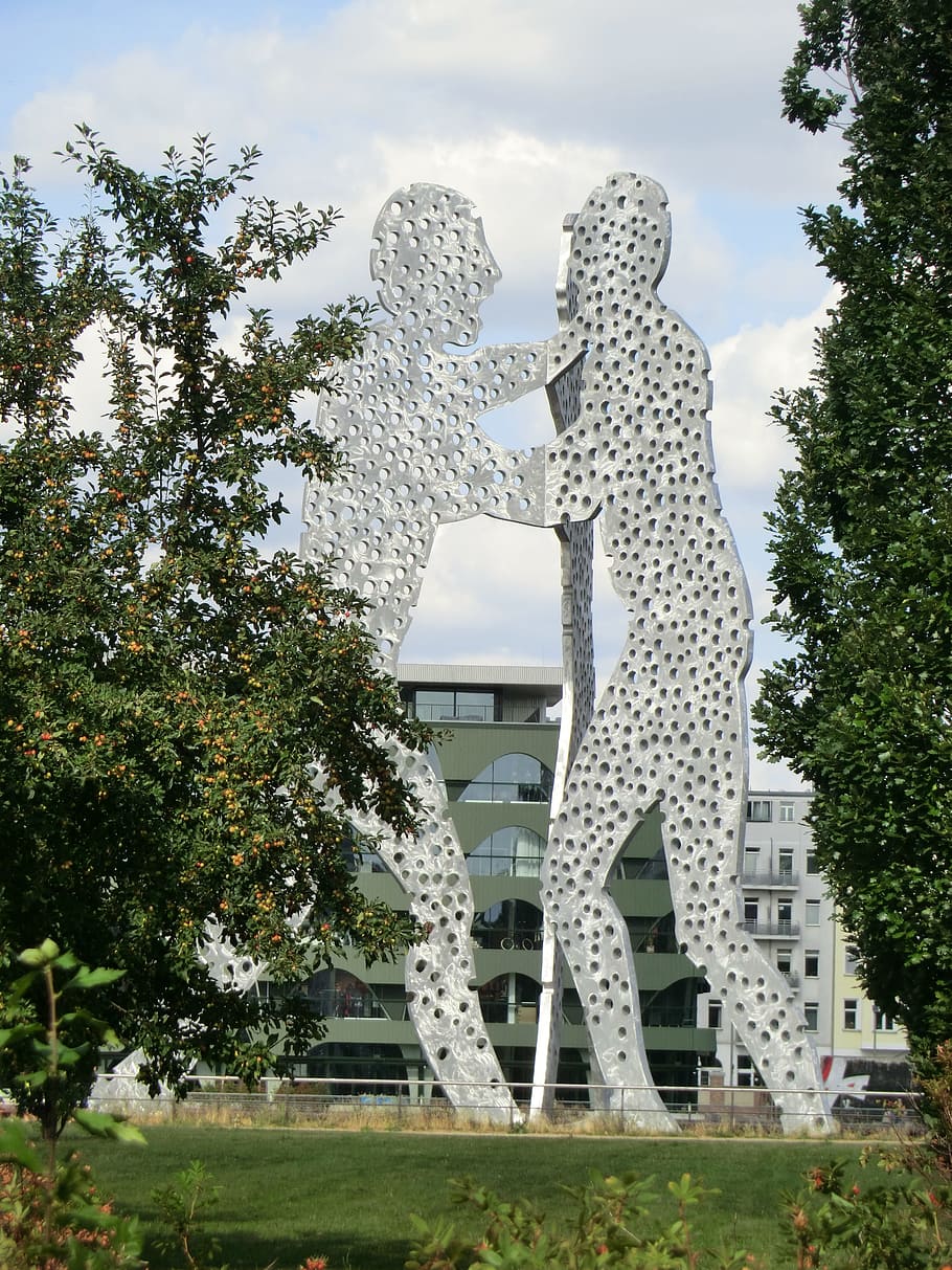 berlin, molecule man, molecule men, sculpture, artwork, germany, capital, modern art, city, tree