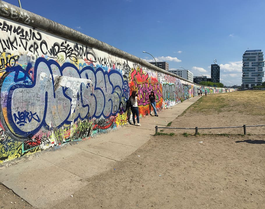 el muro de berlín, berlín, muro, colores, himmel, graffiti, arte y artesanía, arquitectura, creatividad, estructura construida