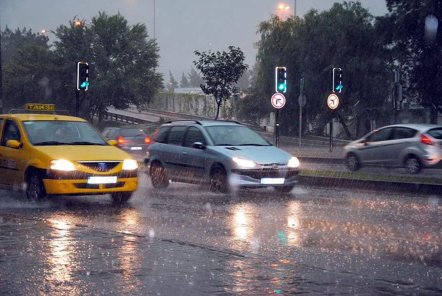 rain, traffic, car, city, road, a traffic light, taxi, rainfall, mode of transportation, transportation