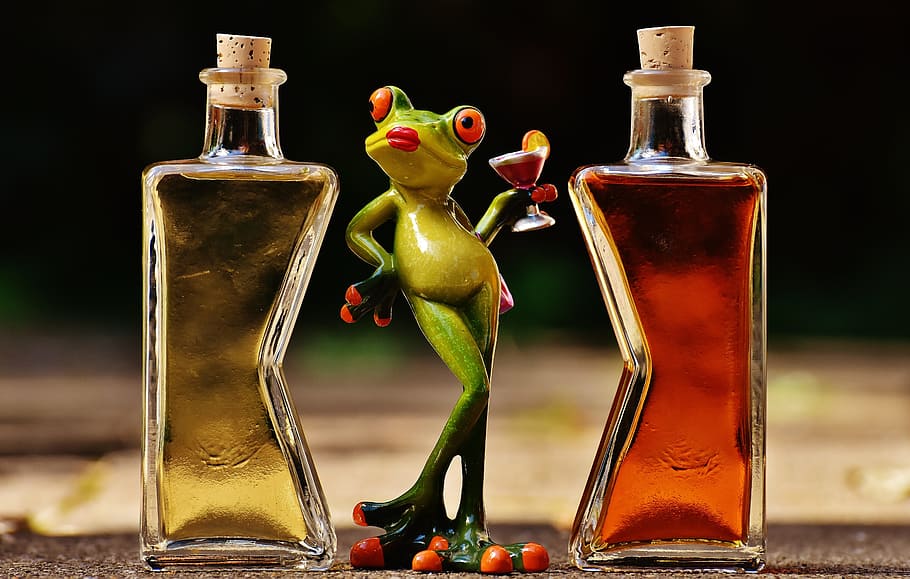 green, frog, two, glass bottles, frogs, chick, beverages, bottles, alcohol, figures