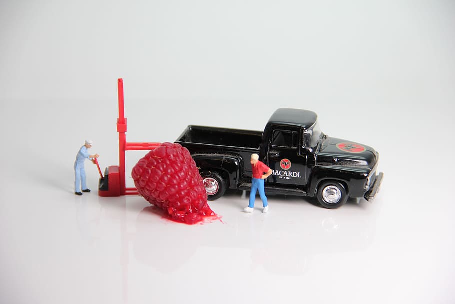 loading, raspberry miniature figures, truck, forklift, accident, security, creativity, miniature figure, modelleisenbahn figure, toys