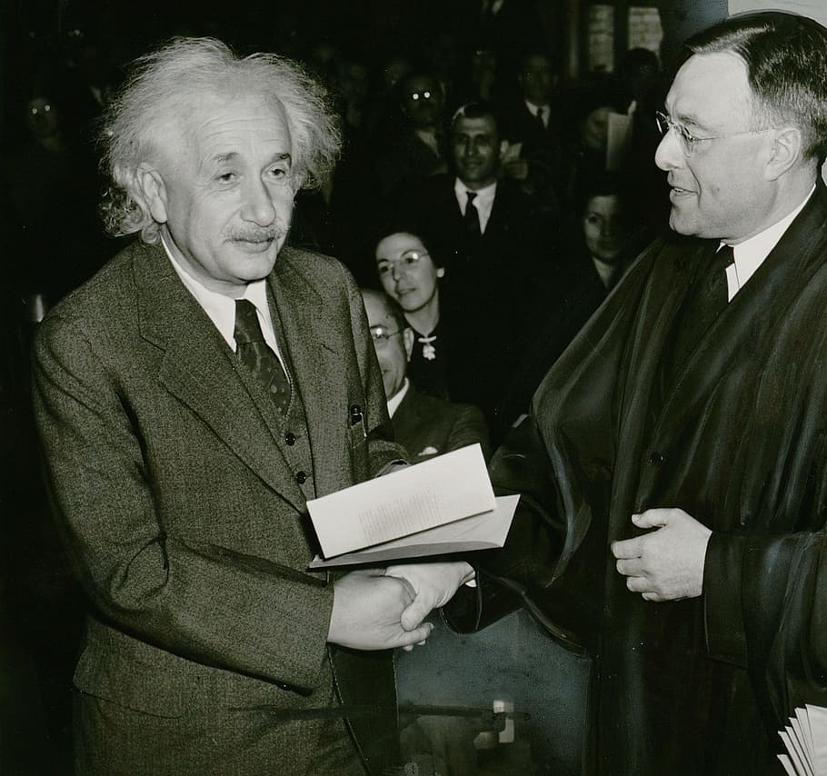 albert einstein, 1 oktober 1940, mandor hakim phillip, penyerahan sertifikat, warga Amerika, ahli teori, ilmuwan, genius, pria besar, terkenal