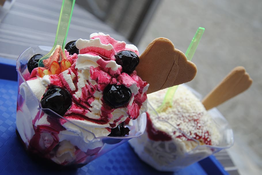ice cream sundae, ice, summer, dessert, enjoy, cream, fruits, strawberries, delicious, banana