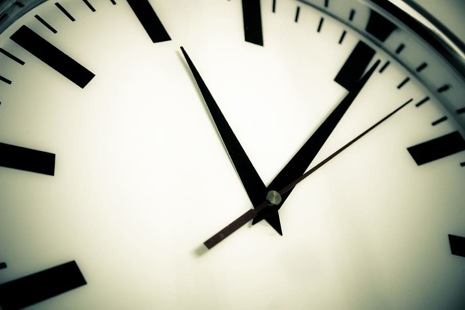 foto de close-up, relógio de parede, close-up, foto, relógio, hora, às, hora indicando, hora de, ponteiro