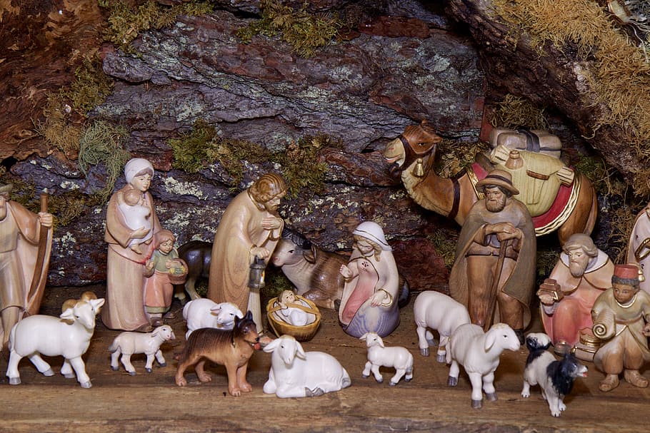 patung-patung adegan kelahiran Yesus, angka-angka buaian natal, drama kelahiran Yesus, pria, wanita, anak, maria, domba, anjing, unta