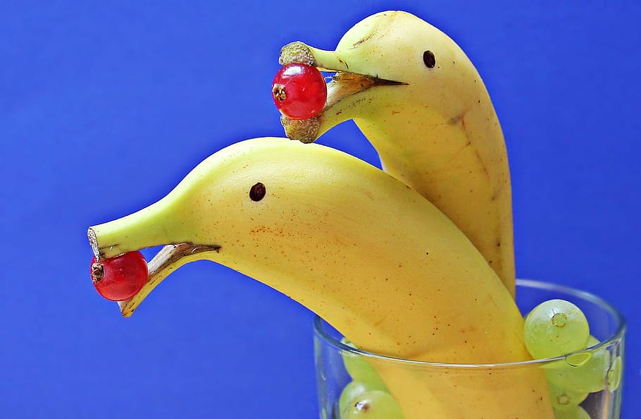 two, ripe, bananas, clear, glass, delfin bananas, banana dolphin, dolphins, fruit, set