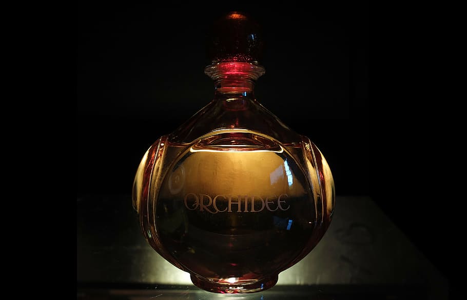 orchidee bottle close-up photography, perfume, bottle, transmitted light, black Color, reflection, glass - material, black background, indoors, transparent