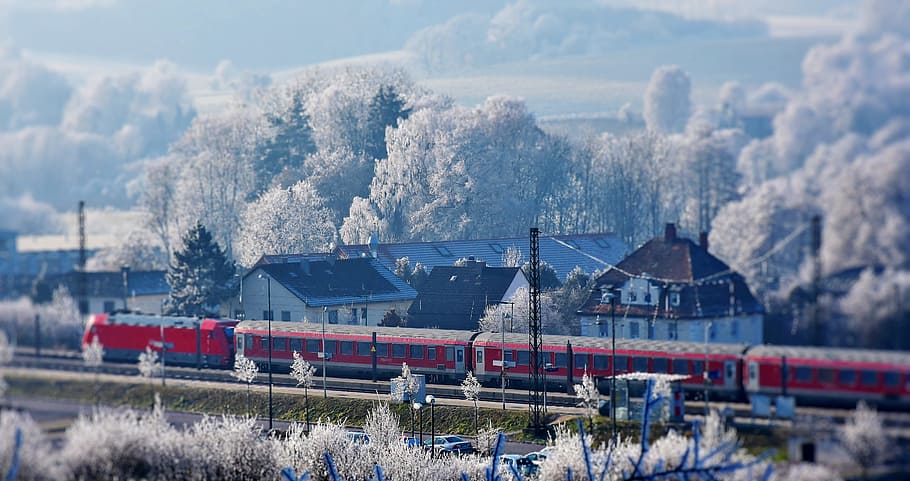 ilustração de trem vermelho, trem, ferrovia, transporte, trilho, tráfego ferroviário, vagão, estação ferroviária, zugfahrt, ferrovias