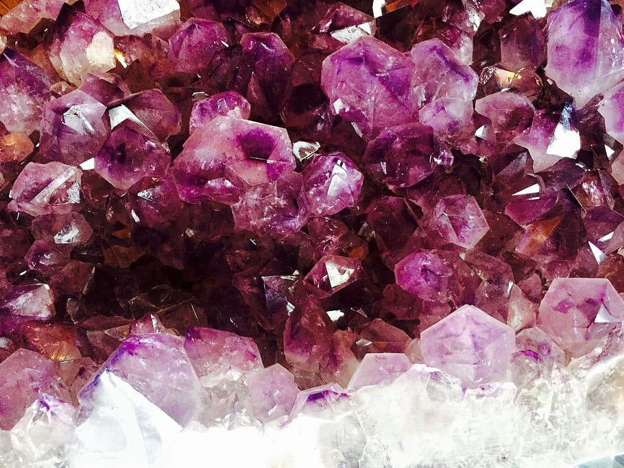 banyak batu permata ungu, kristal, batu kecubung, ungu, mineral, permata, batu, berharga, alami, geologi
