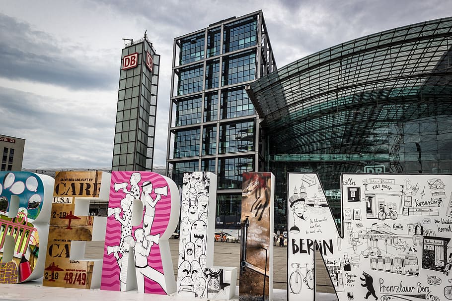 berlin, central station, art, sculpture, installation, artwork, grafitti, artists, dom, capital