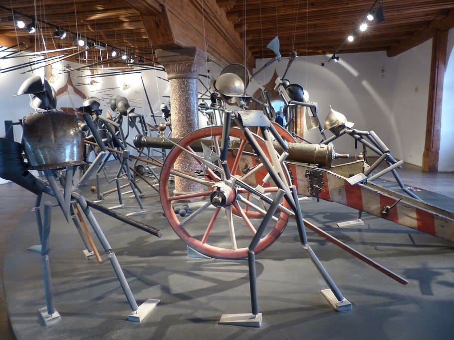 knight, middle ages, marionette theatre, installation, fight, swords, cannon, transportation, bicycle, indoors
