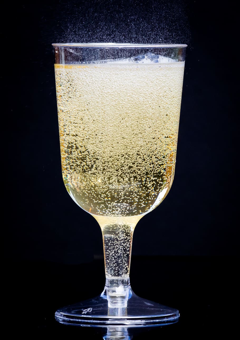 透明な足のグラス, シャンパン, フィズ, アルコール, ガラス, ドリンク, お祝い, パーティー, シャンパンの泡, 飲料