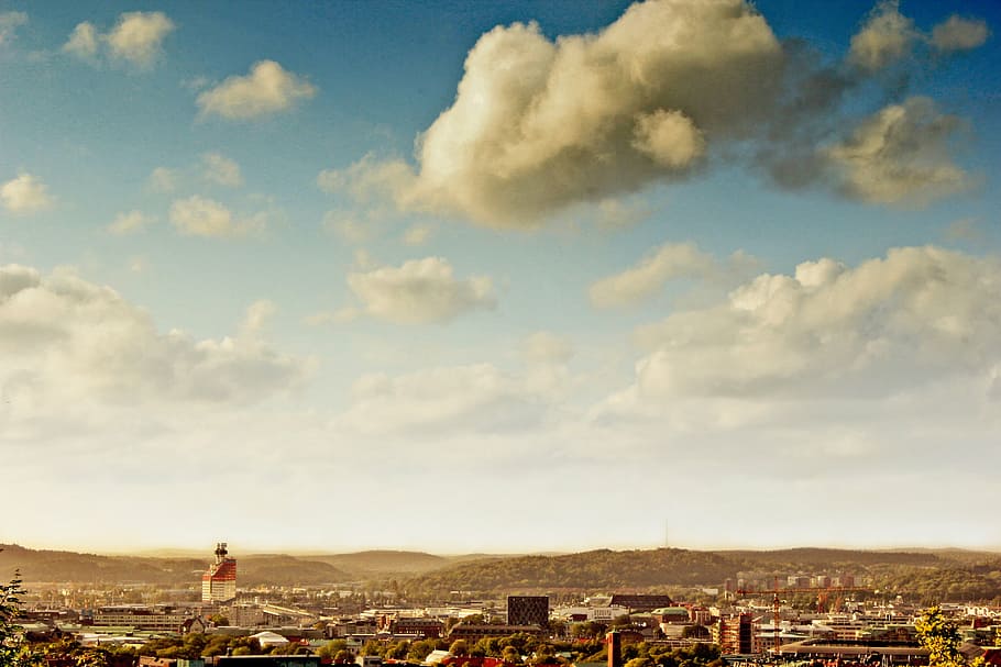 paisaje foto pueblo, azul, cielo, marrón, blanco, nubes, ciudad, edificios, horizonte, paisaje urbano