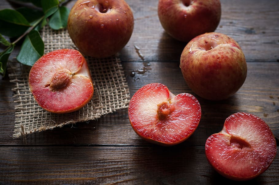 테이블에 사과, 자두, 익은, 건강한, 음식, 신선한, 과일, 유기농, 달콤한, 먹기