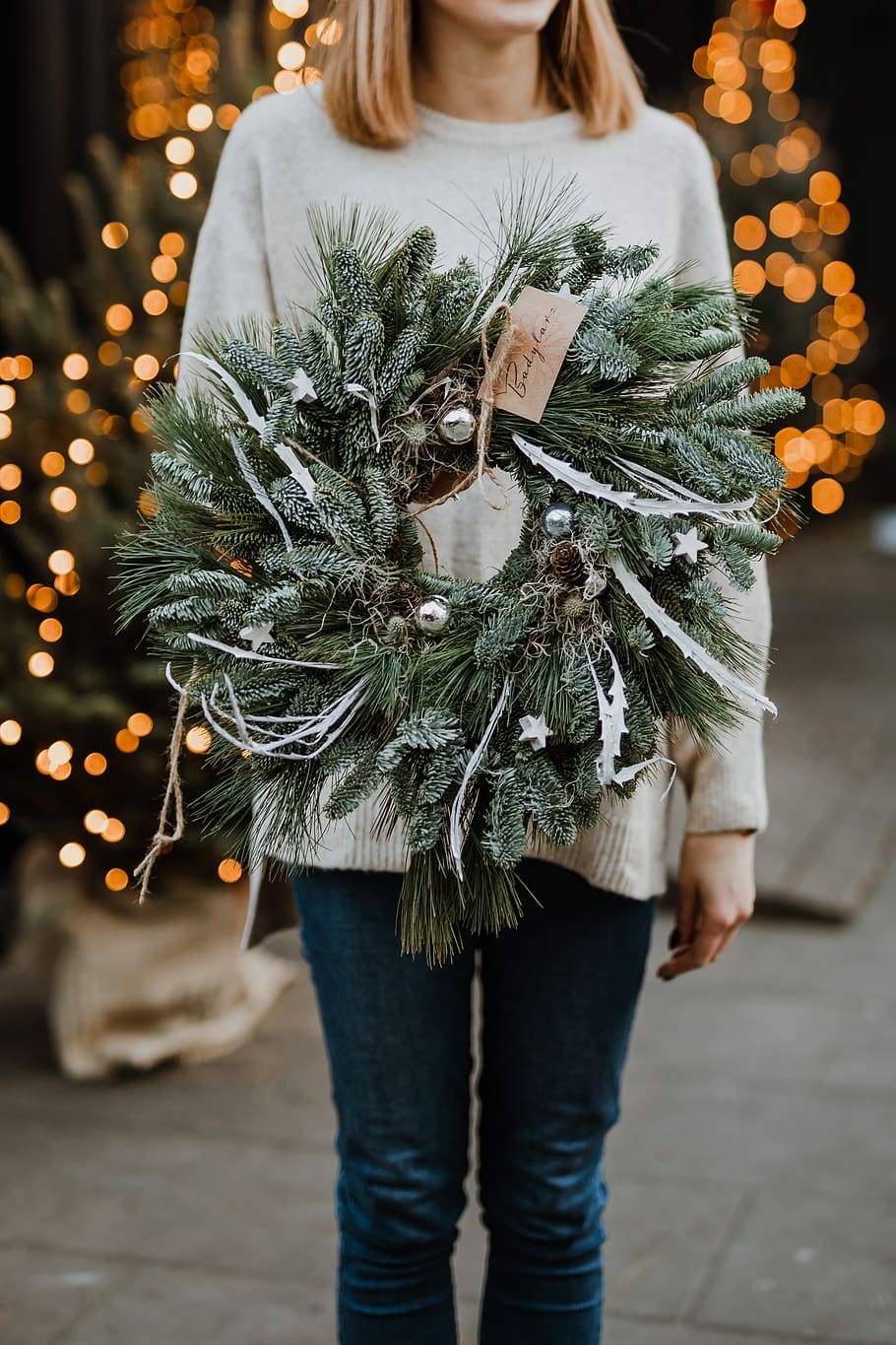 wreath, woman, xmas, december, christmas lights, bokeh, holding, Christmas, hands, celebration