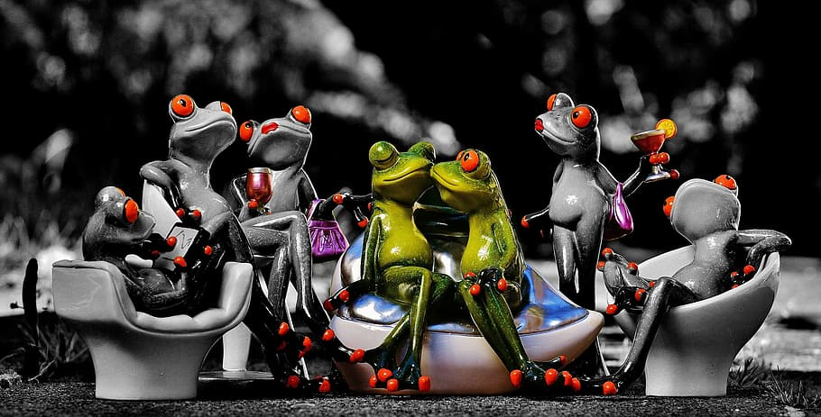 gray, green, frogs figurine, selective, color photography, frogs, party, celebrate, funny, cute