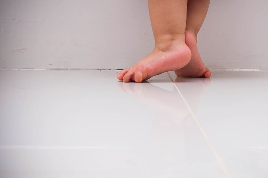 feet, child, barefoot, kid, foot, childhood, girl, human body part, body part, one person