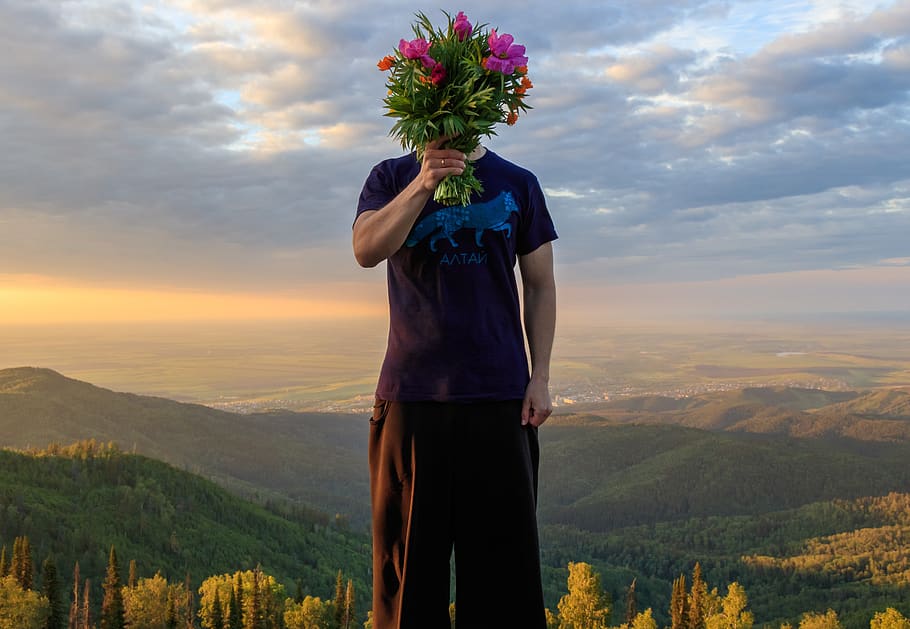 bouquet, flowers, nature, mountains, forest, guy, man, sky, clouds, altai