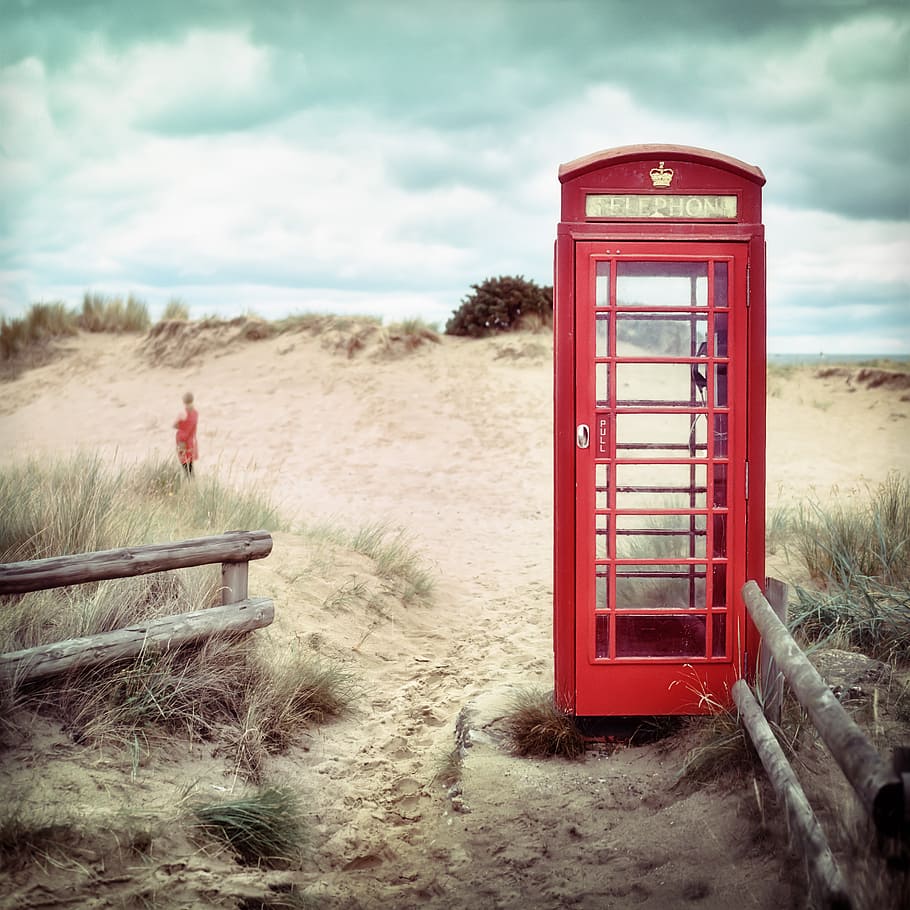 Deseo, teléfono, bota, árboles., tierra, cabina telefónica, rojo, nube - cielo, naturaleza, comunicación
