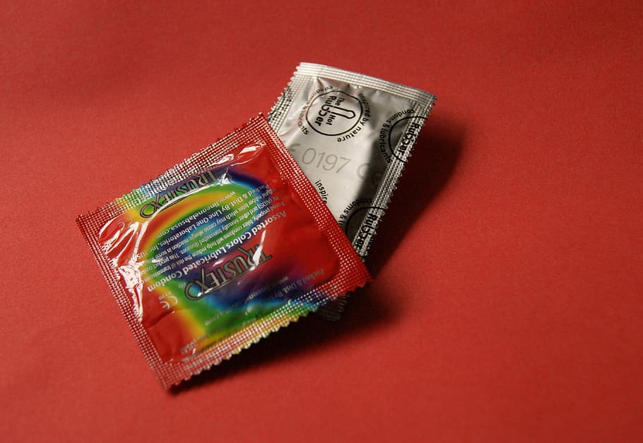 warna-warni kondom, kondom, kontrasepsi, lateks, aman, perlindungan, keselamatan, aids, hiv, keuangan