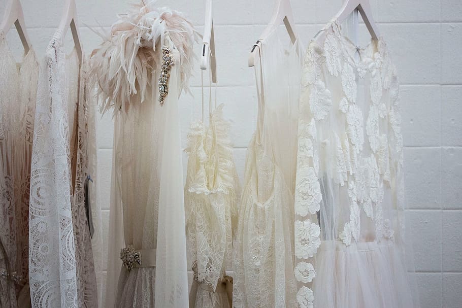 digantung, krem, putih, gaun, dinding, lemari pakaian, lemari, acara, perayaan, pernikahan