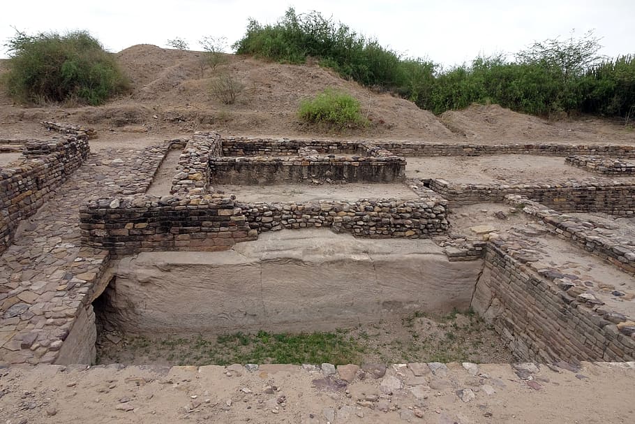 dholavira, archaeological site, excavation, ancient, structures, bath, water management, water reservoir, khadirbet, kutch