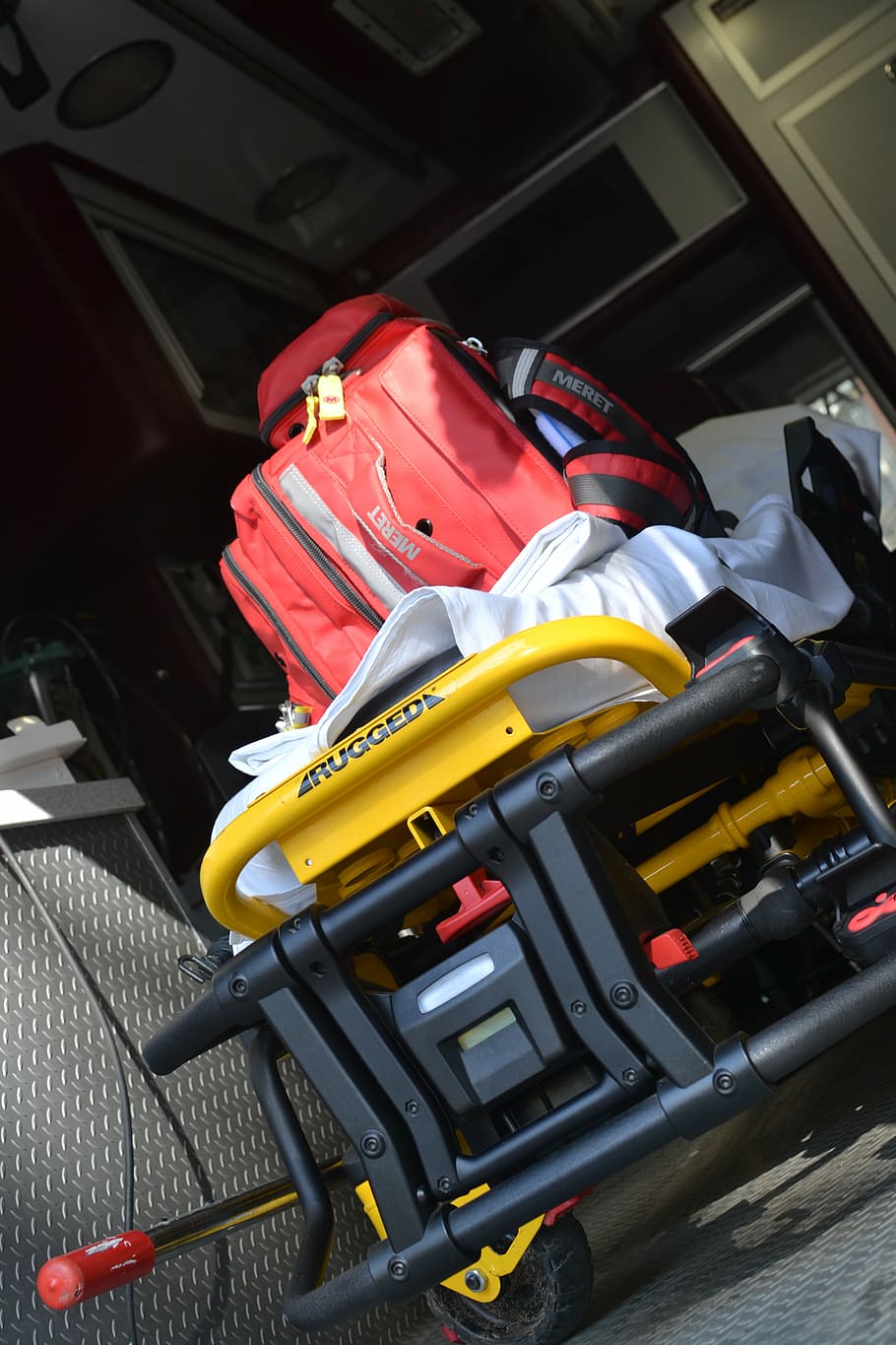 red, bag, top, yellow, cart, ems, emergency, ambulance, medical, healthcare