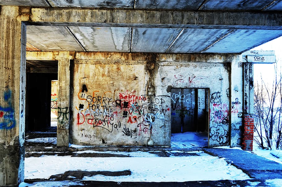 graffitis de pared de colores variados, vandalismo, abandonado, edificio, graffiti, calle, urbano, diseño, pintura, aerosol