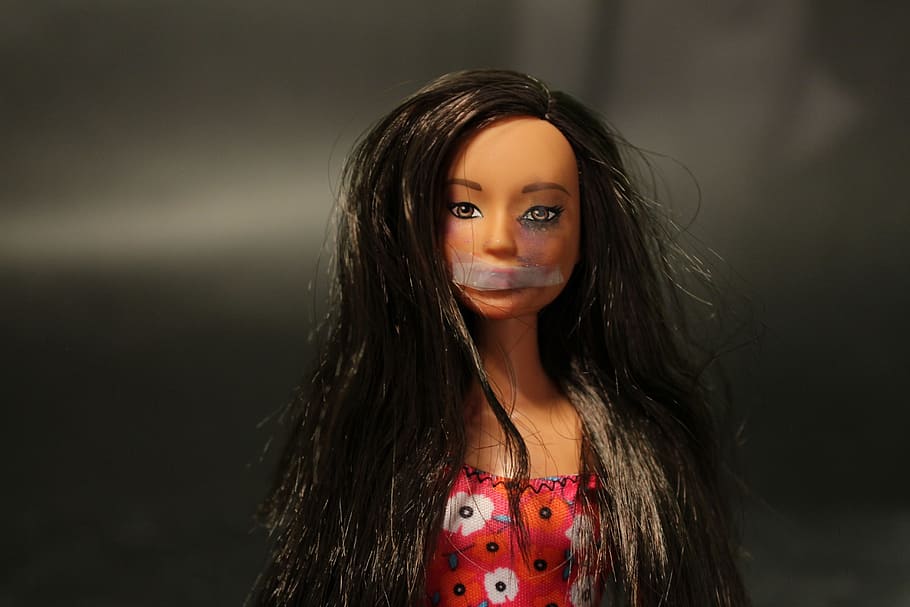 selectivo, fotografía de enfoque, pelo negro, muñeca barbie, abuso, mujeres, muñeca, violencia, silencio, barbie
