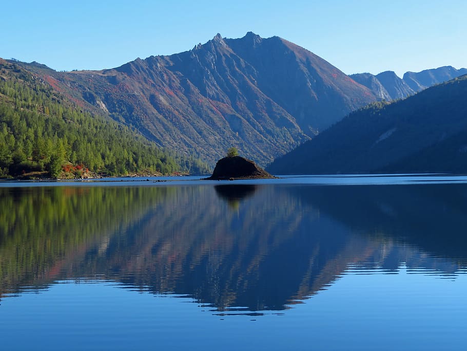 mountain, lake, reflection, hiking, travel, adventure, wanderlust, water, summer, beautiful