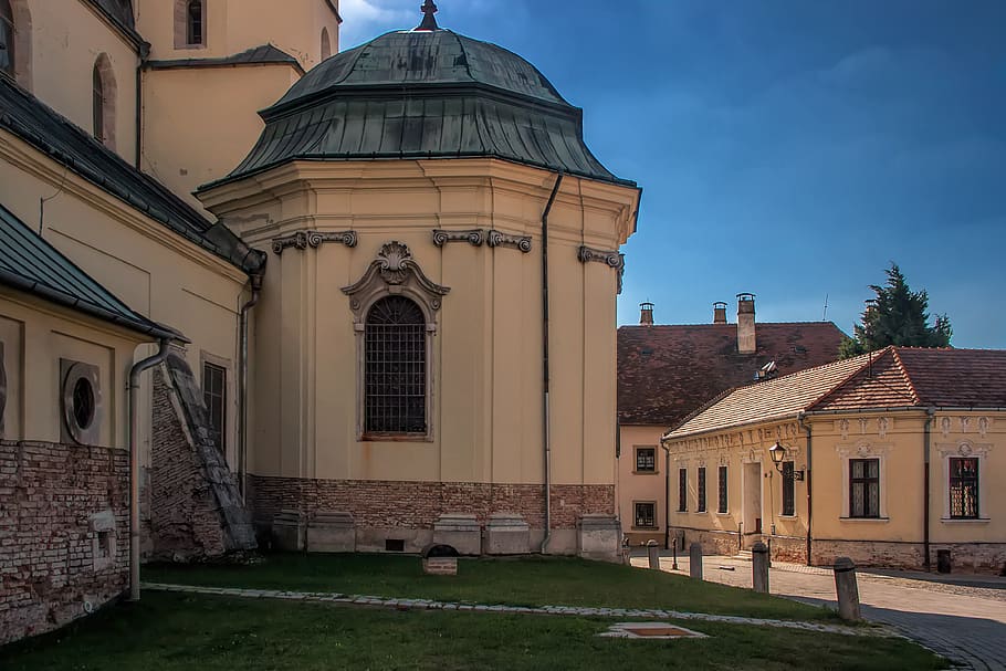 Eslovaquia, Trnava, la iglesia de San Nicolás, historia, estructura construida, arquitectura, exterior del edificio, edificio, cielo, naturaleza