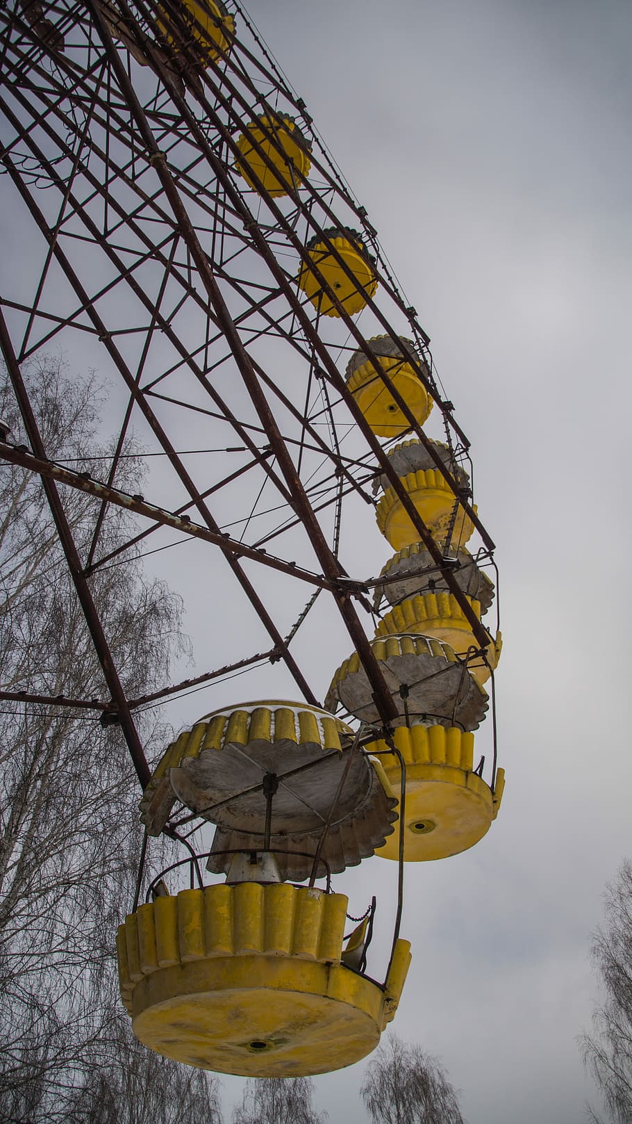 pripyat, carousel, ferris wheel, theme park, fairground, ukraine, amusement, carnival, childhood, funfair