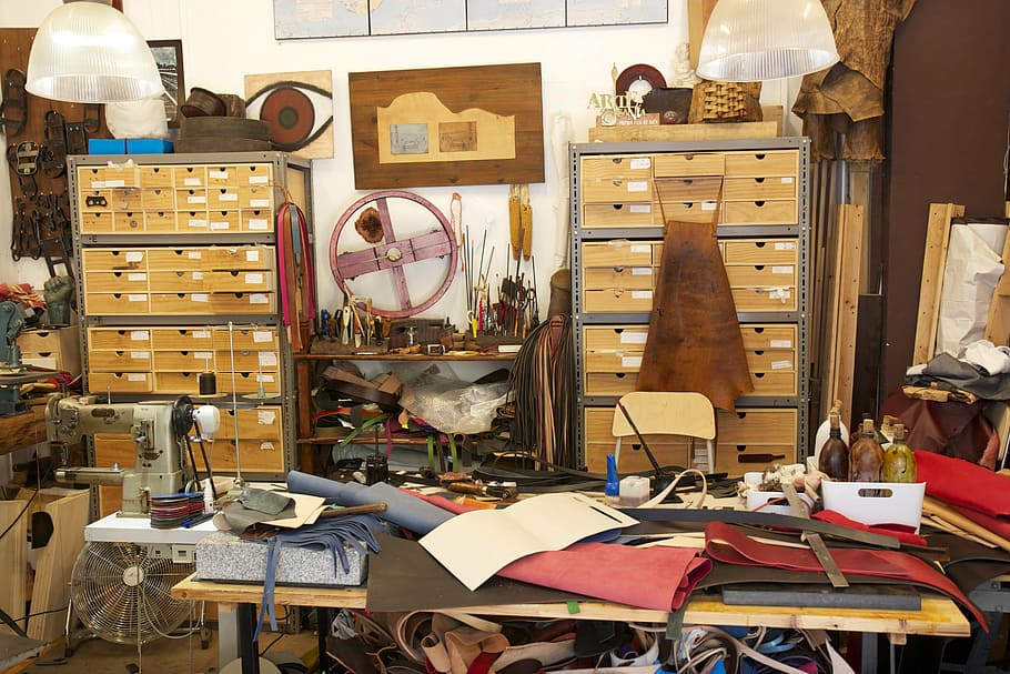 artesanía, herramientas, sala, caos, mesa, gran grupo de objetos, interiores, sin gente, taller, arte y artesanía