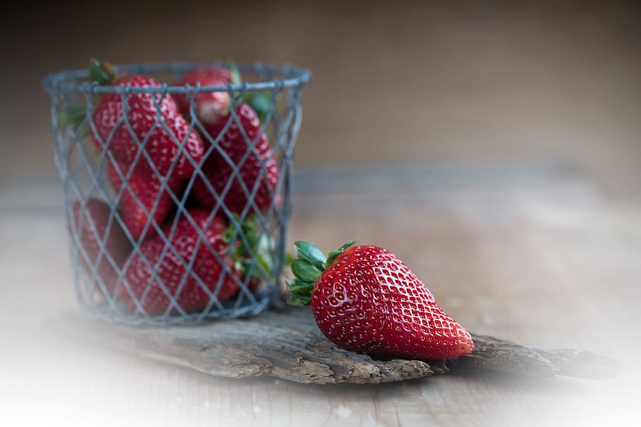 strawberries, red, ripe, frisch, natural product, harvest, basket, metal basket, sweet, delicious