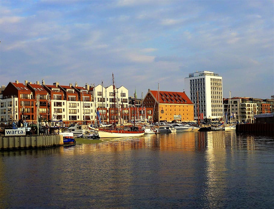 Polonia, Gdansk, velero, cuerpo de agua, ciudad, reflexión, frente al mar, canal, puerto, barco