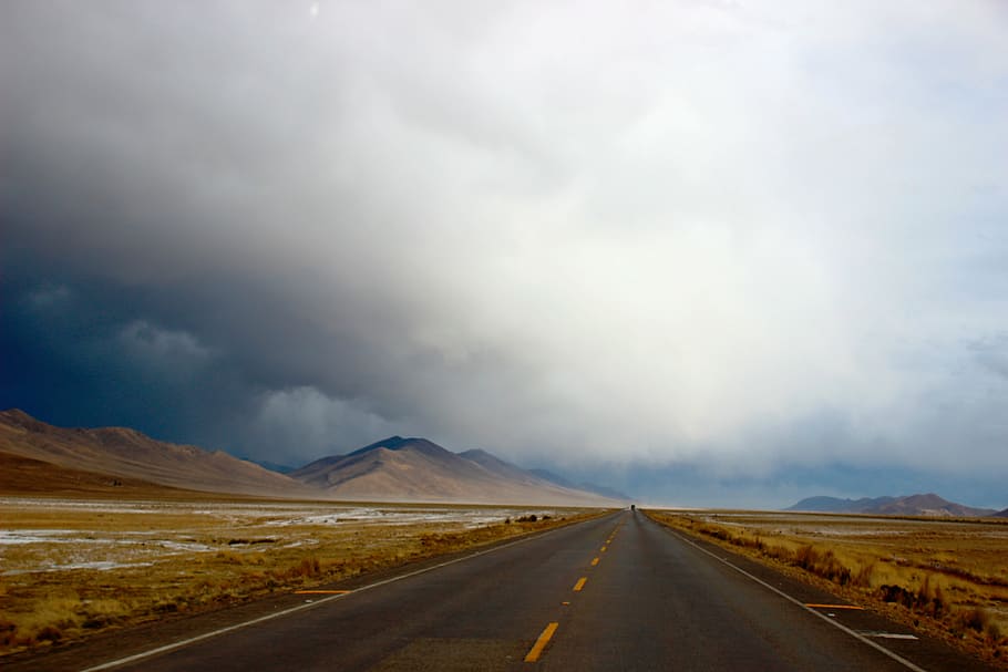 Vacío, carretera, con vistas, montaña, blanco, nublado, cielos, durante el día, gris, hormigón