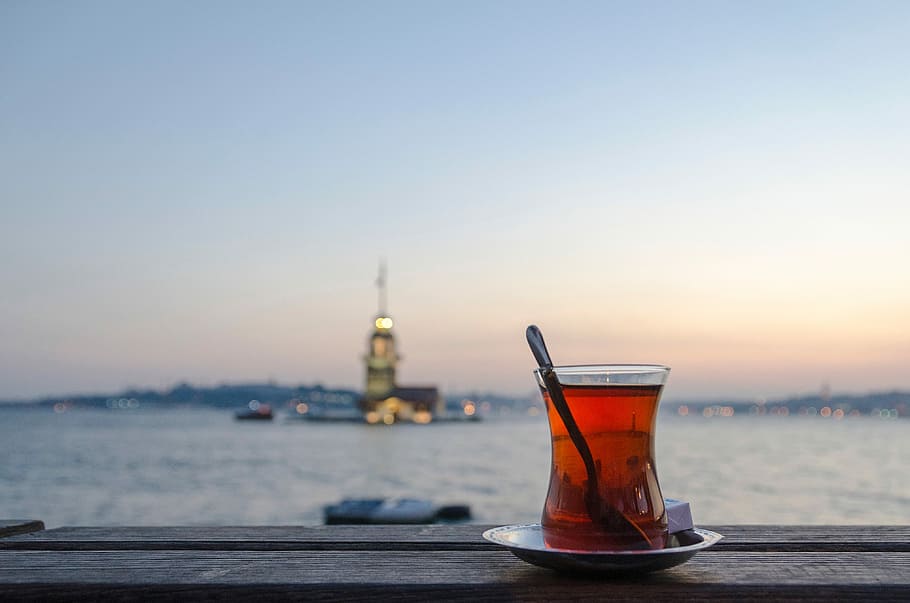 海, お茶, 海沿い, ドリンク, ガラス, 屋外, 空, 水, イスタンブール, 旅行