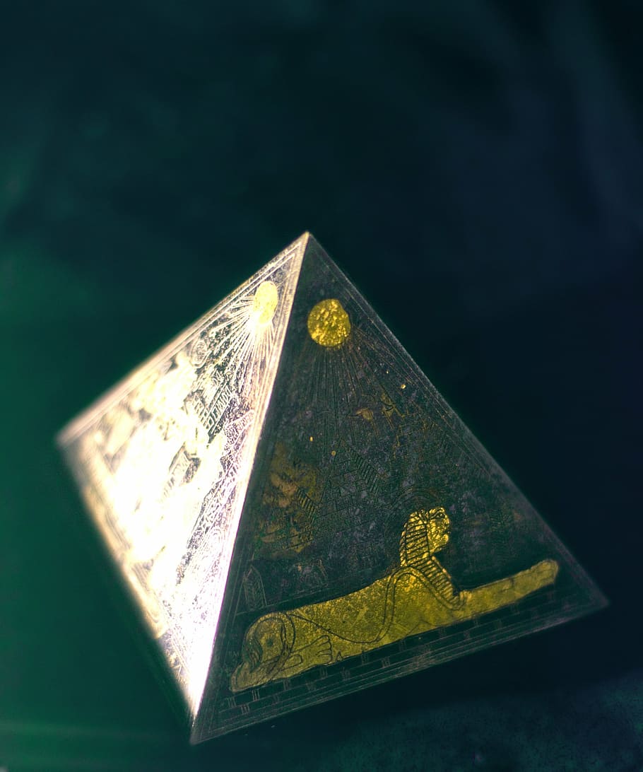 pirâmide, miniatura, colocado, preto, superfície, egípcio, misterioso, história, arte, velho