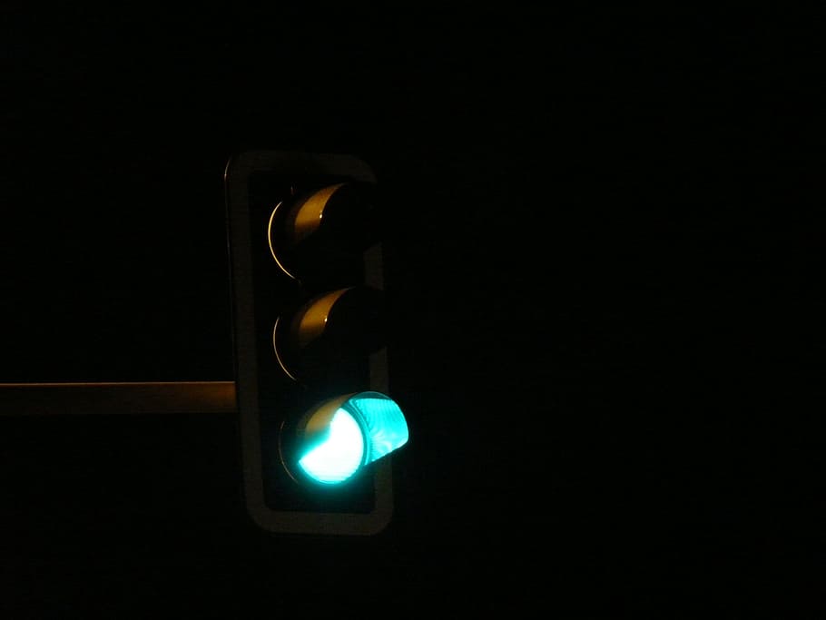 Lampu Lalu Lintas, Sinyal Lalu Lintas, hijau, jalan, sinyal cahaya, cahaya, Peralatan pencahayaan, diterangi, malam, Warna hitam