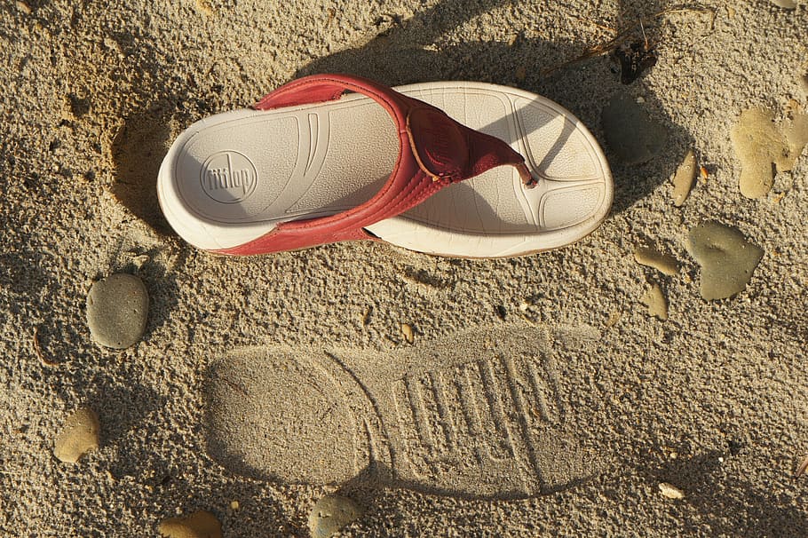 tapak kaki, pasir, fit-flop, sandal, langkah kaki, gaya hidup, tepi laut, bertelanjang kaki, pantai, sepatu