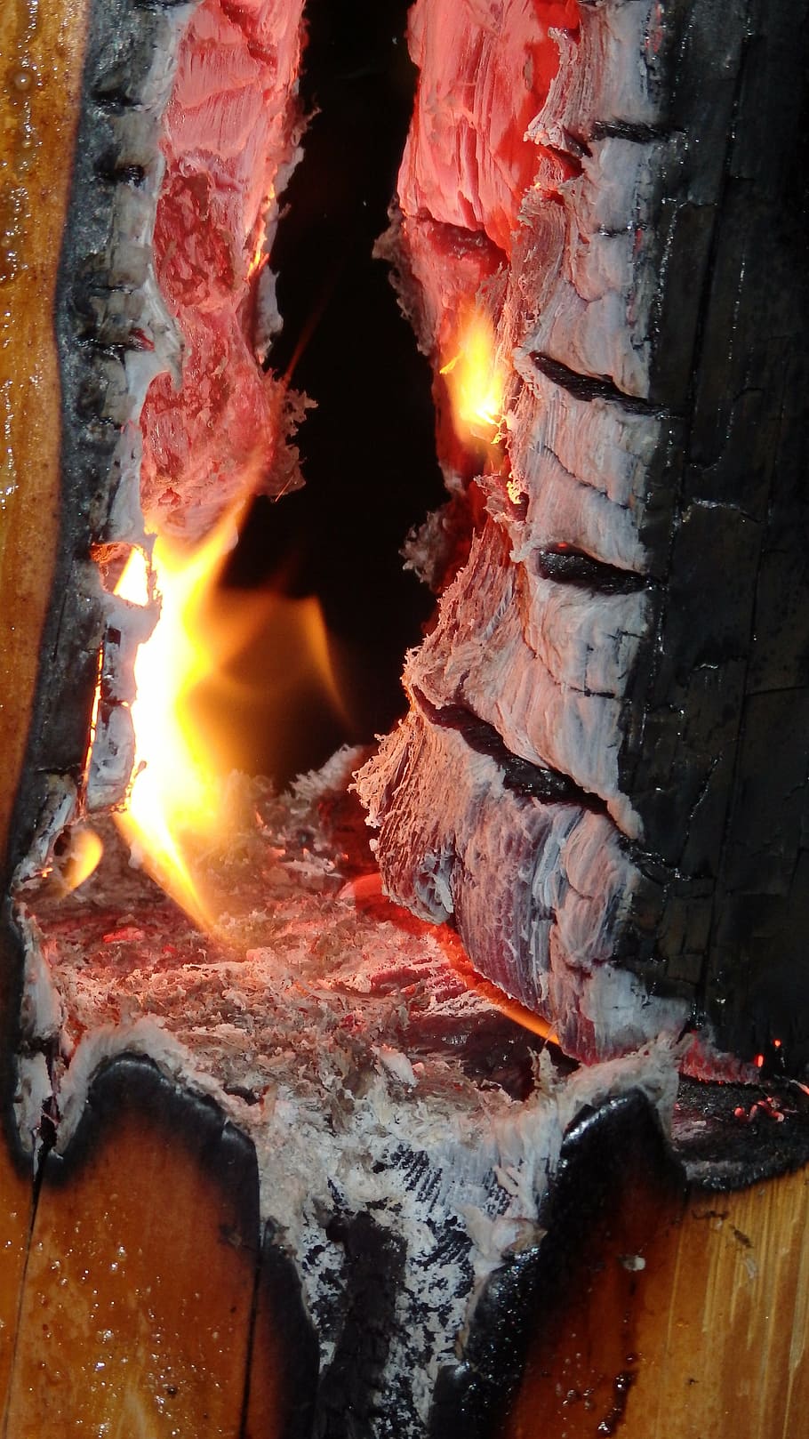 tree torch, fire, mood, fire - Natural Phenomenon, flame, heat - Temperature, burning, fireplace, close-up, firewood