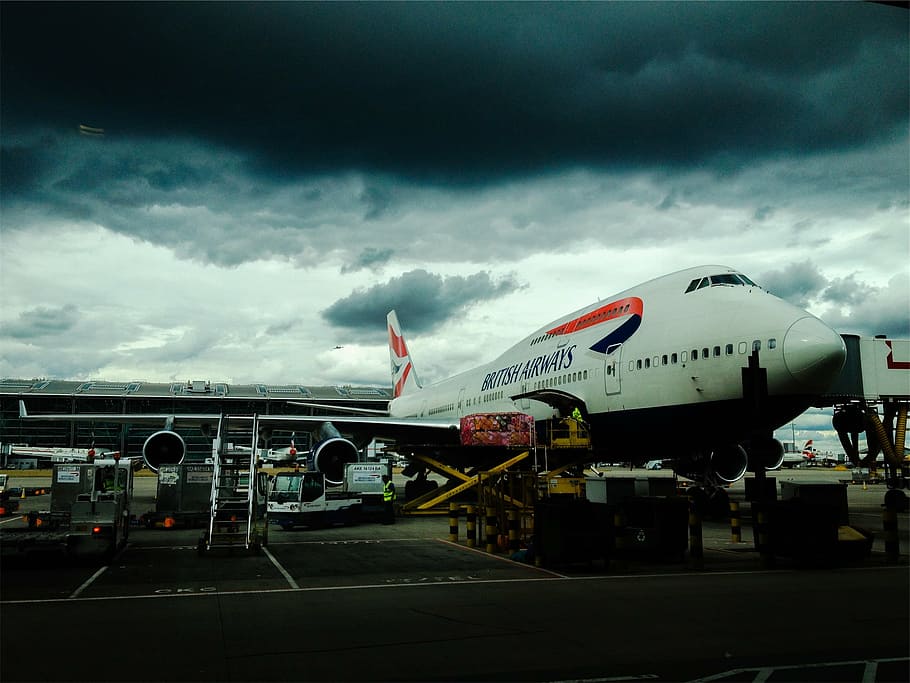 avião branco, britânico, vias aéreas, avião, nublado, dia, aeroporto, bagagem, British Airways, viagem
