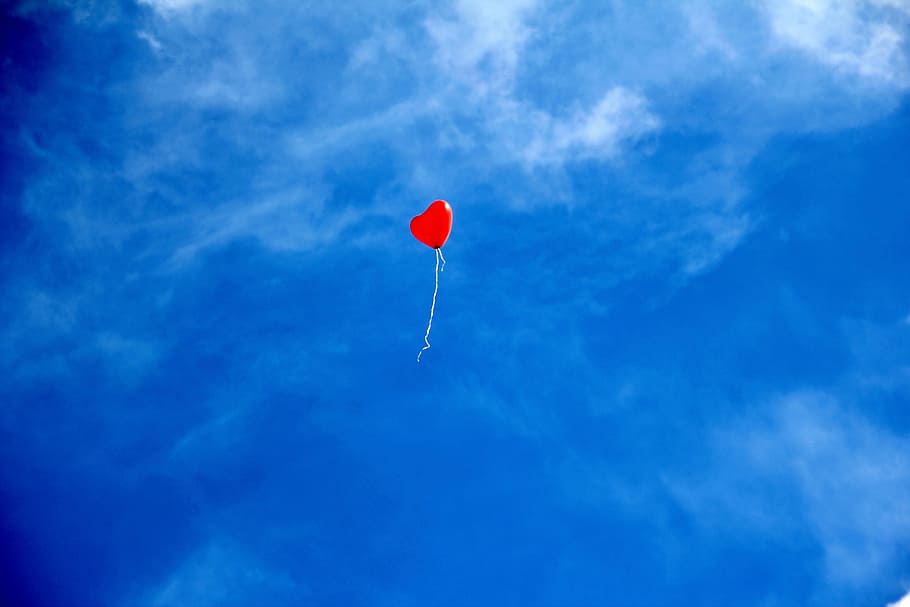 Rojo, globo de corazón, aire, globo, corazón, amor, romance, cielo, en forma de corazón, romántico