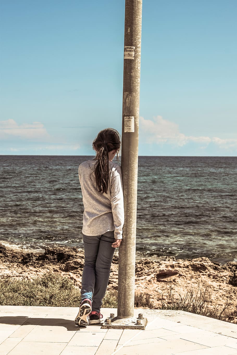girl, thoughtful, sensitive, sea, childhood, sky, real people, lifestyles, one person, casual clothing