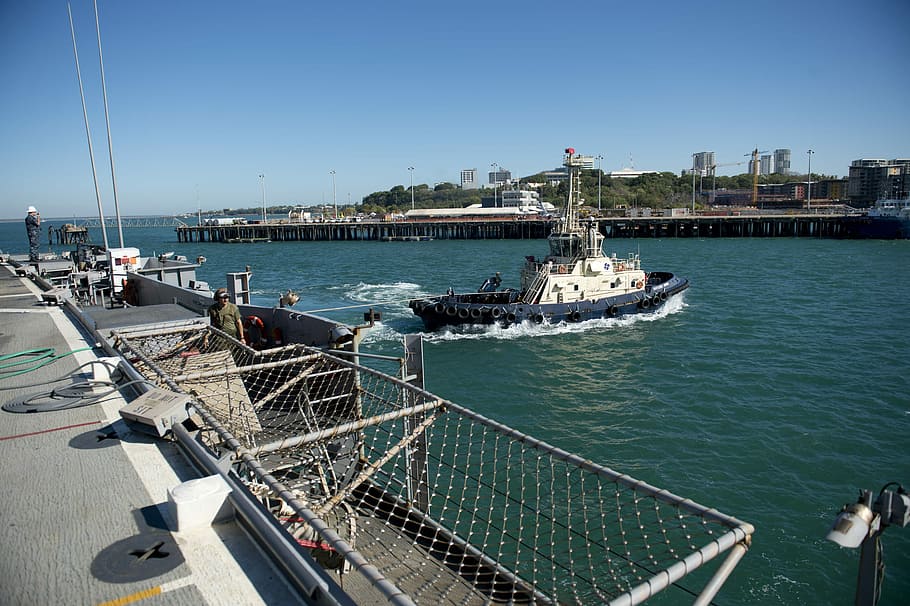docking kapal pengangkut, kapal pengangkutan, docking, Darwin, Australia, Unit Ekspedisi Laut ke-31, MEU ke-31, Skuadron Amfibi Sebelas, CERTEX, foto