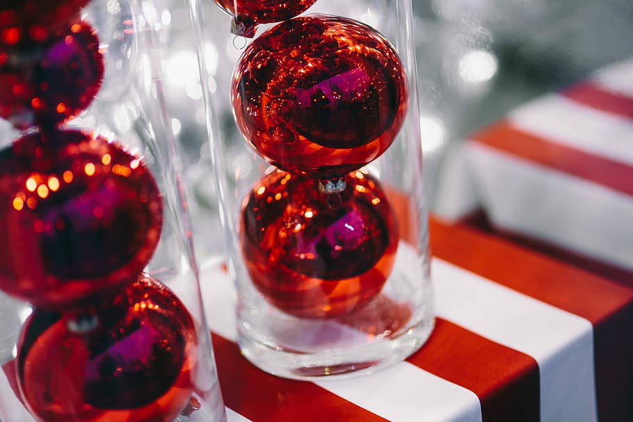 rojo, adornos navideños, embalado, tubos de plástico, rojo Navidad, adornos, plástico, tubos, días festivos, navidad