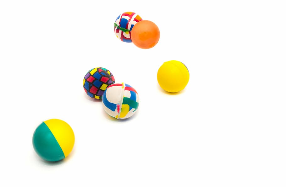 seis, juguetes de bolas de colores variados, rebotes, pelotas, goma, impacto, otoño, colorido, máquina expendedora, lanzamiento