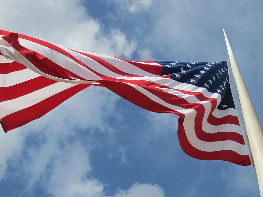u.s.a旗, 青, 白, 空, 愛国心, アメリカ合衆国, 愛国心が強い, 手を振って, 風, 風が強い