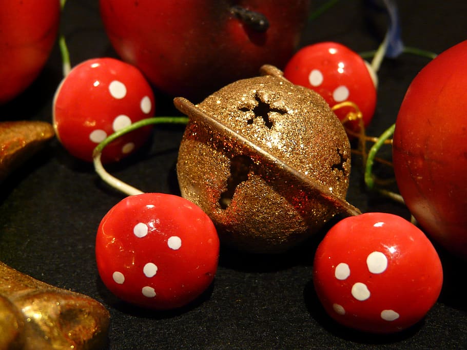 Фрукт колокольчик. Грибы Рождество. Christmas Mushrooms. Christmas Tree decorated with Mushrooms.