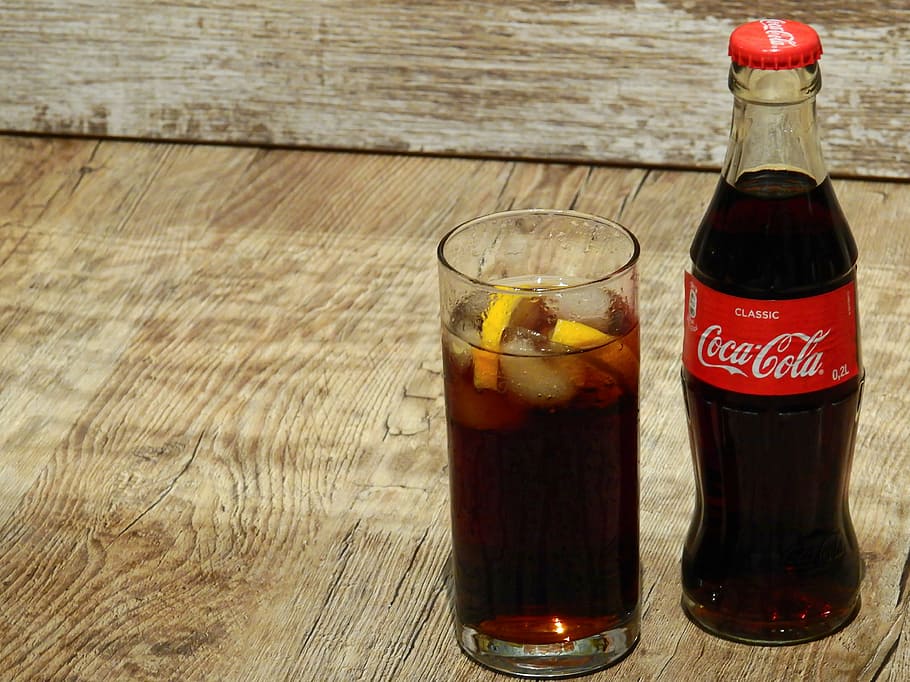 garrafa de refrigerante coca-cola, copo de vidro, coca-cola, cola, marca, bebida, limonada, sede, doce, açúcar